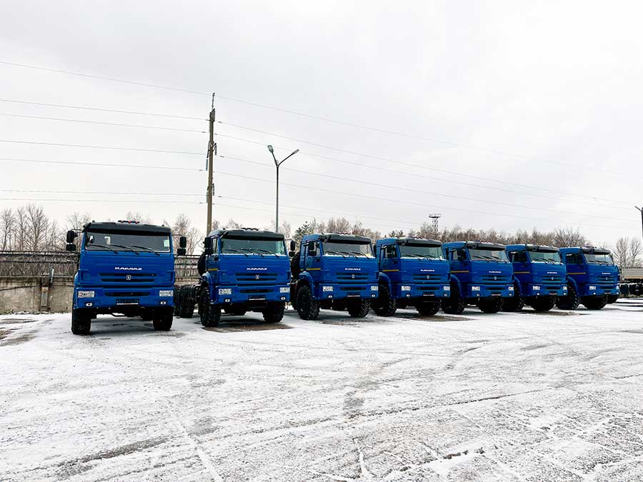 Семь седельных тягачей КАМАЗ 43118, 340 л.с.
